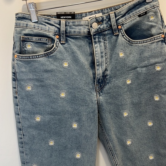 Cute summer jeans! - Picture 2 of 4